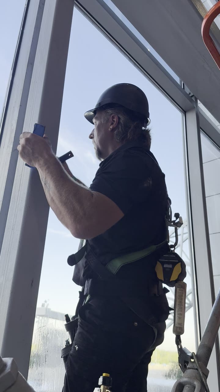 Video poster: Large venue glass film: tooling the glass