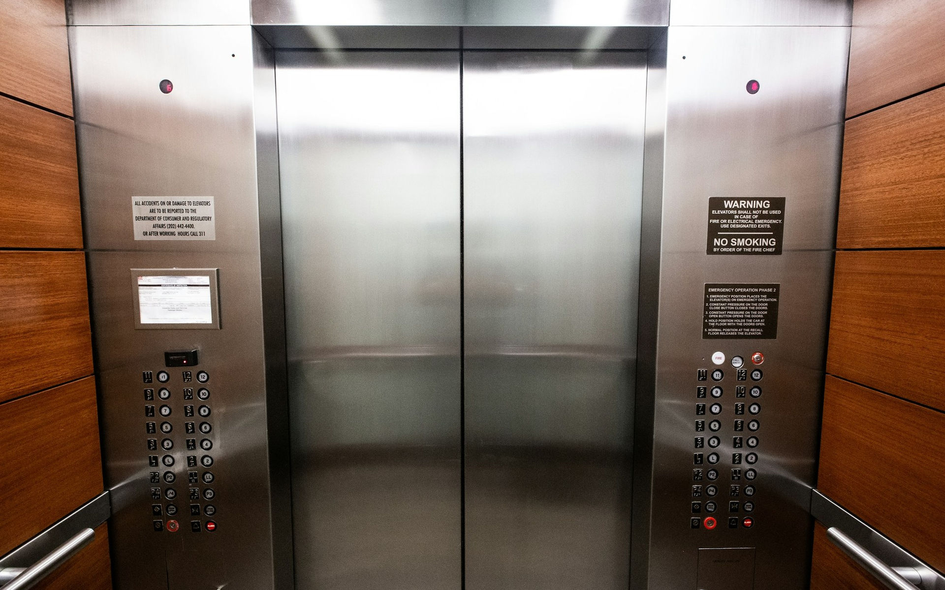 Elevator cab with DI-NOC finish visualizer